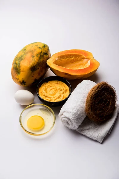 Papaya Face mask for acne treatment, selective focus