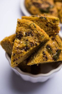 Handvo / handwa Gujarat, Hindistan kökenli bir sebze kek. seçici odaklama