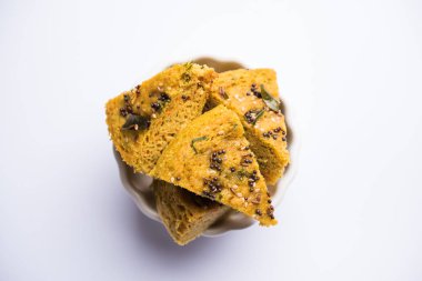 Handvo / handwa Gujarat, Hindistan kökenli bir sebze kek. seçici odaklama