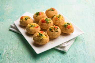 Sev puri - Hint çerez ve chaat bir tür. Maharashtra mumbai / pune popüler. bu bir yol kenarında gıda da restoranlarda bir başlangıç olarak görev