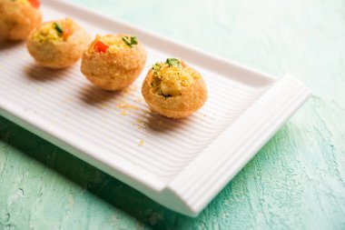 Sev puri - Hint çerez ve chaat bir tür. Maharashtra mumbai / pune popüler. bu bir yol kenarında gıda da restoranlarda bir başlangıç olarak görev