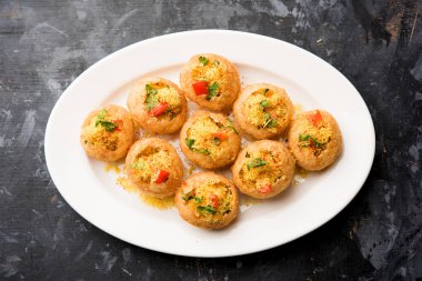 Sev puri - Hint çerez ve chaat bir tür. Maharashtra mumbai / pune popüler. bu bir yol kenarında gıda da restoranlarda bir başlangıç olarak görev