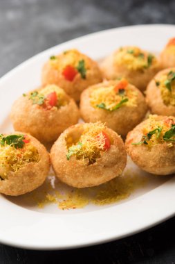 Sev puri - Hint çerez ve chaat bir tür. Maharashtra mumbai / pune popüler. bu bir yol kenarında gıda da restoranlarda bir başlangıç olarak görev