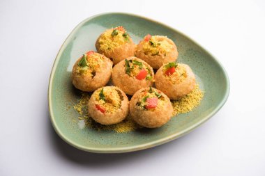 Sev puri - Hint çerez ve chaat bir tür. Maharashtra mumbai / pune popüler. bu bir yol kenarında gıda da restoranlarda bir başlangıç olarak görev