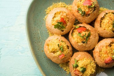 Sev puri - Hint çerez ve chaat bir tür. Maharashtra mumbai / pune popüler. bu bir yol kenarında gıda da restoranlarda bir başlangıç olarak görev