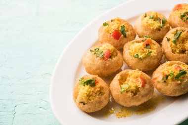 Sev puri - Hint çerez ve chaat bir tür. Maharashtra mumbai / pune popüler. bu bir yol kenarında gıda da restoranlarda bir başlangıç olarak görev