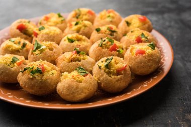 Sev puri - Hint çerez ve chaat bir tür. Maharashtra mumbai / pune popüler. bu bir yol kenarında gıda da restoranlarda bir başlangıç olarak görev