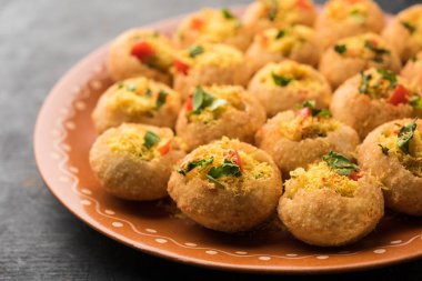 Sev puri - Hint çerez ve chaat bir tür. Maharashtra mumbai / pune popüler. bu bir yol kenarında gıda da restoranlarda bir başlangıç olarak görev