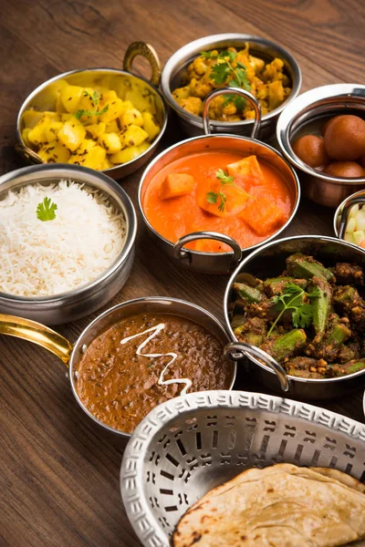 Ανάμεικτα Ινδικά Φαγητά Όπως Βουτυρόπατο Βούτυρο Νταλ Μακράνι Roti Ρύζι — Φωτογραφία Αρχείου