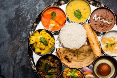 Hint gıda tabağı / Hindu Veg Thali, seçici odak