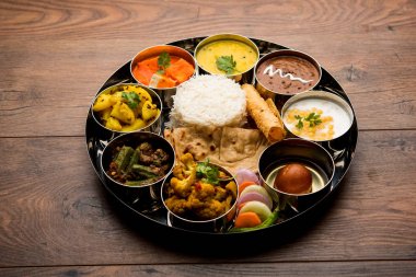 Hint gıda tabağı / Hindu Veg Thali, seçici odak