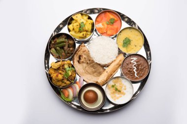 Hint gıda tabağı / Hindu Veg Thali, seçici odak