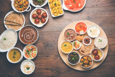 Hint gıda tabağı / Hindu Veg Thali, seçici odak