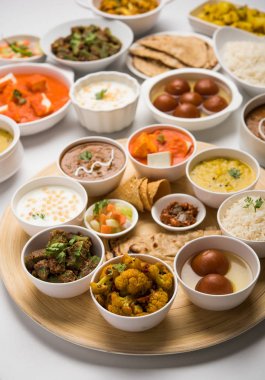 Hint gıda tabağı / Hindu Veg Thali, seçici odak