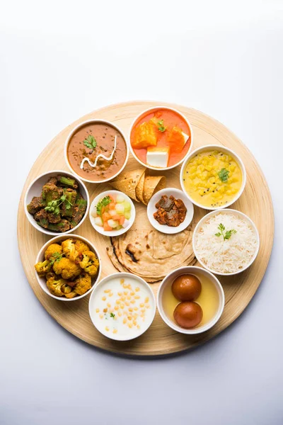 Indiai Étel Tál Hindu Veg Thali Szelektív Fókusz — Stock Fotó