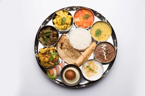 Indiai Étel Tál Hindu Veg Thali Szelektív Fókusz — Stock Fotó