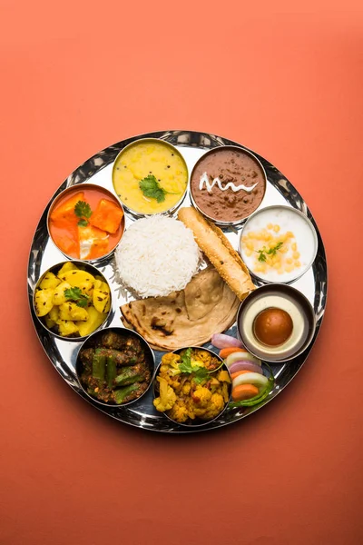 Indyjski Talerz Żywności Hindu Veg Thali Selektywne Skupienie — Zdjęcie stockowe