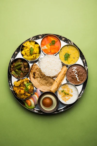 Makanan India Piring Hindu Veg Thali Fokus Selektif — Stok Foto