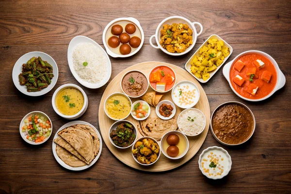 Bandeja Comida India Hindú Veg Thali Enfoque Selectivo — Foto de Stock