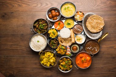 Hint gıda tabağı / Hindu Veg Thali, seçici odak