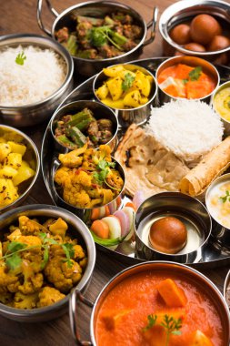 Hint gıda tabağı / Hindu Veg Thali, seçici odak