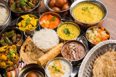 Hint gıda tabağı / Hindu Veg Thali, seçici odak