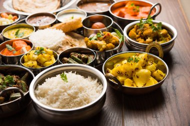 Hint gıda tabağı / Hindu Veg Thali, seçici odak