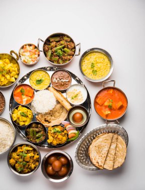 Hint gıda tabağı / Hindu Veg Thali, seçici odak