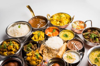 Hint gıda tabağı / Hindu Veg Thali, seçici odak