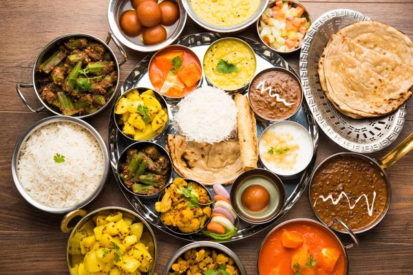 Bandeja Comida India Hindú Veg Thali Enfoque Selectivo — Foto de Stock