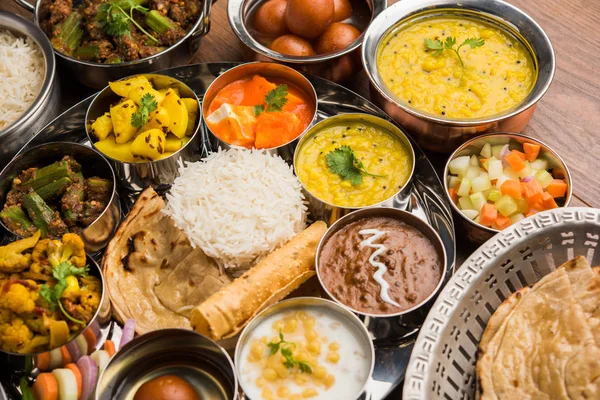 Piatto Cibo Indiano Hindu Veg Thali Focus Selettivo — Foto Stock