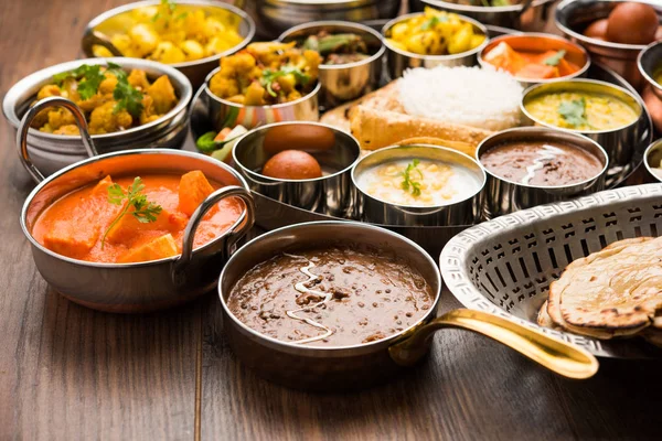 Indiai Étel Tál Hindu Veg Thali Szelektív Fókusz — Stock Fotó
