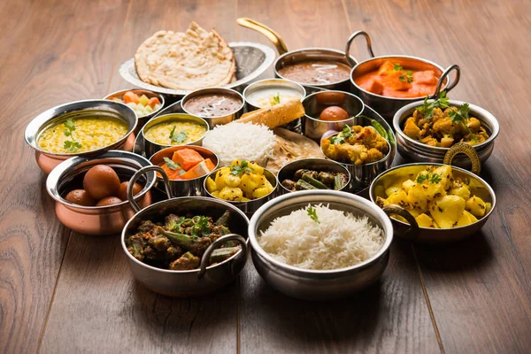 Indiai Étel Tál Hindu Veg Thali Szelektív Fókusz — Stock Fotó