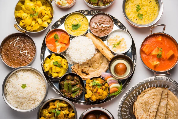 Piatto Cibo Indiano Hindu Veg Thali Focus Selettivo — Foto Stock