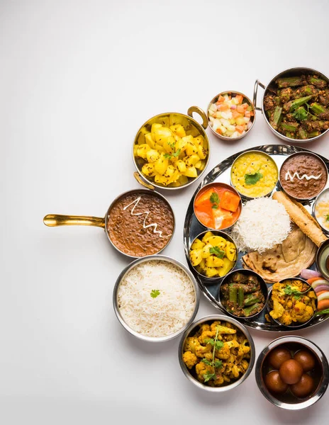 Piatto Cibo Indiano Hindu Veg Thali Focus Selettivo — Foto Stock