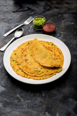 Chilla veya Besan cheela, yeşil turşu ve domates sosu ile servis edilen ve sebze omleti olarak da bilinen bezelye unundan yapılan basit bir kreptir.