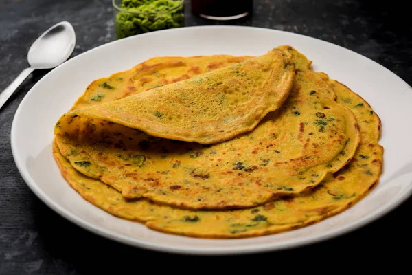 Chilla Oder Besan Cheela Ist Ein Einfacher Pfannkuchen Aus Kichererbsenmehl — Stockfoto