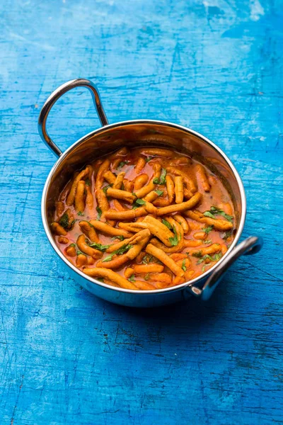 Dhaba Tarzı Sev Bhaji Sabzi Köri Gathiya Shev Ile Domates — Stok fotoğraf