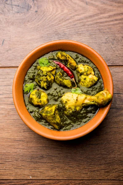 Palak Spinat Huhn Oder Murg Saagwala Serviert Einer Schüssel Mit — Stockfoto