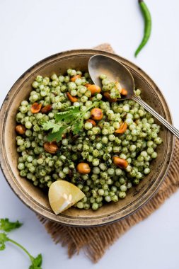 Hariyali sabudana khichdi düzenli Sago khichadi kişniş, biber ve yer fıstığı kullanılarak yapılan lezzetli bir büküm