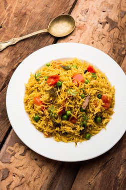 Domates pulav / Pilav basmati pirinç kullanılarak yapılan, bir kapta servis edilir. seçici odaklama