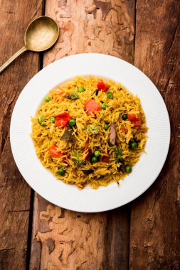 Domates pulav / Pilav basmati pirinç kullanılarak yapılan, bir kapta servis edilir. seçici odaklama