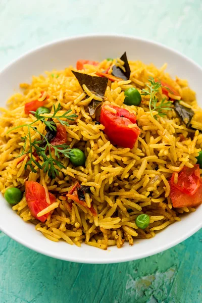 Tomate Pulav Pilaf Elaborado Con Arroz Basmati Servido Bol Enfoque — Foto de Stock