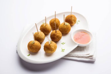 Gevrek Sebze lolipop tarifi mısır unu ve ekmek kırıntıları kaplama ile kaplı baharat ile haşlanmış patates kullanılarak yapılan ve daha sonra derin kızarmış, kürdan veya dondurma stok sos ile eklenen ile servis