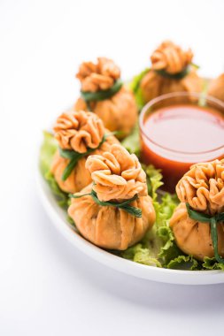Gevrek Potli Samosa veya sebze para çanta baharatlı aloo lezzetli Hint aperatifler ve karışık sebzeler veya et / kheema pul pul hamur doldurulmuş vardır. Bu büyük bir yaratıcı başlangıç veya iştah açıcı' s. ketçap ile servis edilir