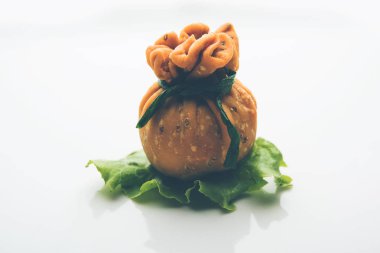 Gevrek Potli Samosa veya sebze para çanta baharatlı aloo lezzetli Hint aperatifler ve karışık sebzeler veya et / kheema pul pul hamur doldurulmuş vardır. Bu büyük bir yaratıcı başlangıç veya iştah açıcı' s. ketçap ile servis edilir