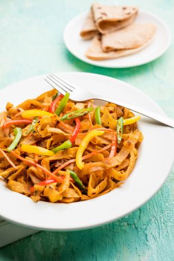 Artık Chapati erişte de fodnichi holi veya Upma olarak bilinen çocuklar için geleneksel sağlıksız erişte için büyük bir yedek, seçici odak