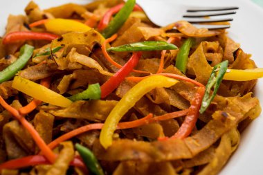 Artık Chapati erişte de fodnichi holi veya Upma olarak bilinen çocuklar için geleneksel sağlıksız erişte için büyük bir yedek, seçici odak