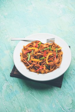 Artık Chapati erişte de fodnichi holi veya Upma olarak bilinen çocuklar için geleneksel sağlıksız erişte için büyük bir yedek, seçici odak