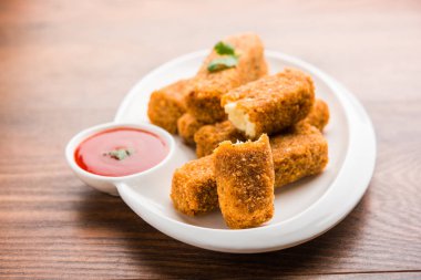 Kurkuri paneer parmak veya pakora / pakoda aperatifler de Crispy Cottage Peynir Barlar olarak bilinen, bir marş olarak domates ketçap ile servis. seçici odaklama